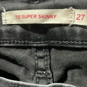 710 Levi’s super skinny black distressed Jean